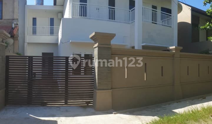 Rumah 2 Lantai Shm Imb Lengkap Di Renon Cn/alo