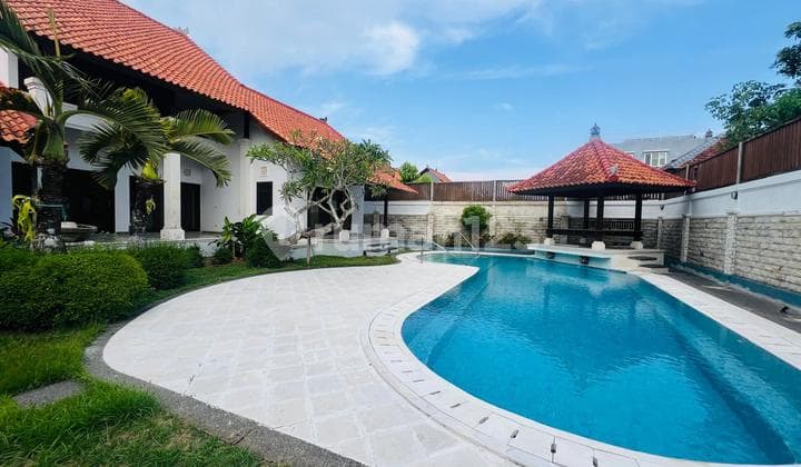 Dijual Villa Mewah Private Pool Ada 5 Kamar Ho