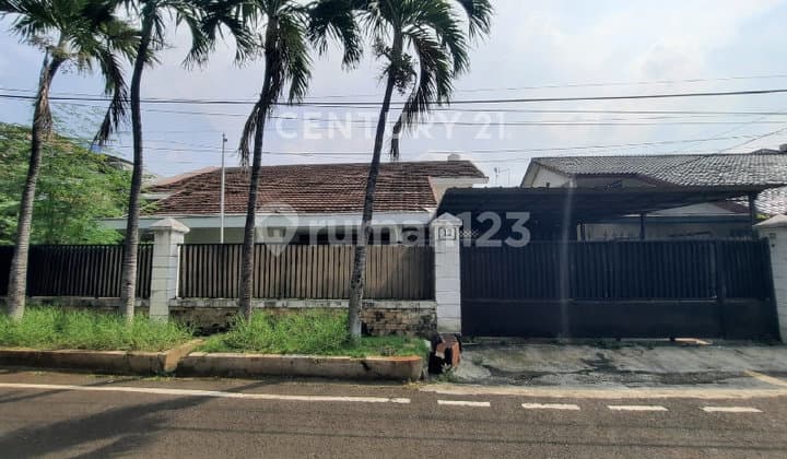Rumah 2 Lantai Parkiran Luas di Cempaka Putih
