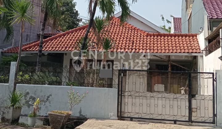 Rumah Asri Dan Luas Di Pulo Asem Jakarta Timur