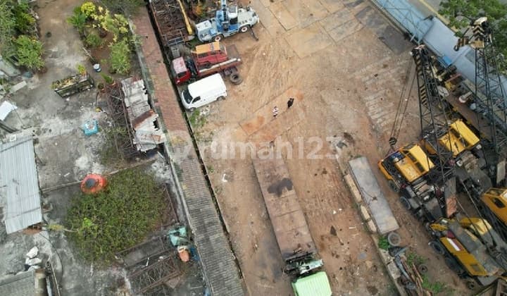 Land on the Side of Yos Sudarso Main Road, Tanjung Priok
