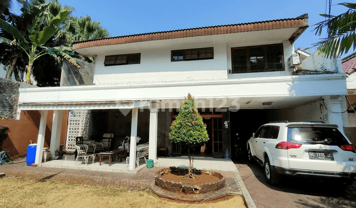 Rumah Lama Lokasi Strategis di Jl Lombok, Menteng