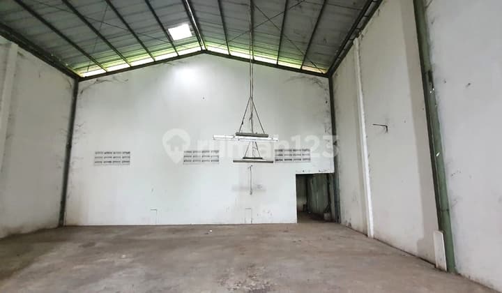 Hot. Nice Warehouse, Taman Tekno, BSD.