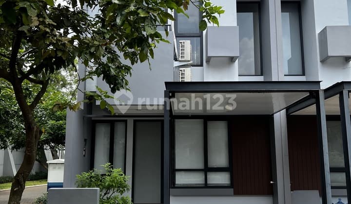 Rumah Baru di Tabebuya, Langka Row Jalan 2 arah, Belum pernah di huni, dekat Grand Lucky dan sekolah international
