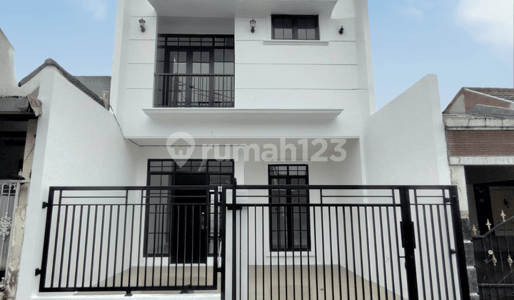 Rumah BRAND NEW bergaya American Classic di Kencana Loka 12.5