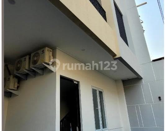 For Sale Coliving Kost near Binus in Kebon Jeruk Subdistrict, Land Area 397M2, 3 Floors