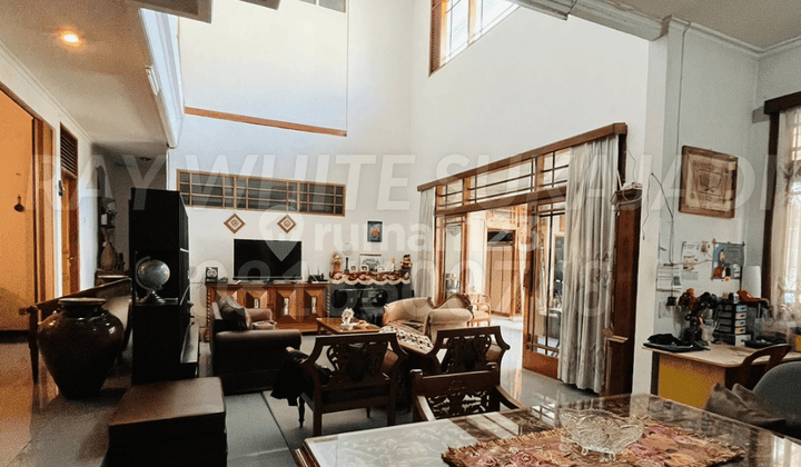 Residence + Tubagus Ismail Boarding House