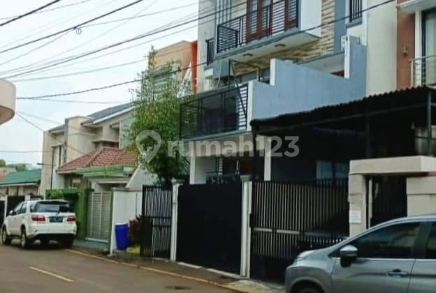Rumah Cluster Mewah 4 Lantai Furnished di Palmerah Dekat Sudirman Semanggi