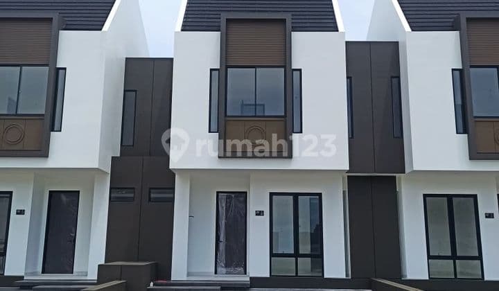 Rumah 2 Lantai, 4 Kamar Tidur, di Tengah Kota Makassar
