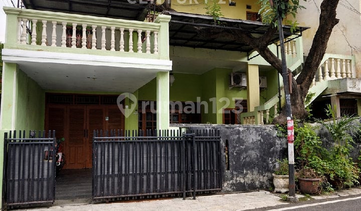 Rumah + Usaha Kost Strategis di Kemayoran - Posisi Hoek