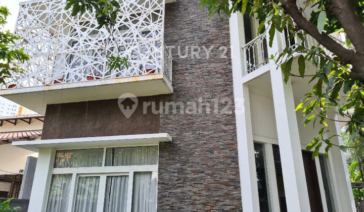 Rumah Mewah Dalam Komplek One Gate System di Cempaka Putih