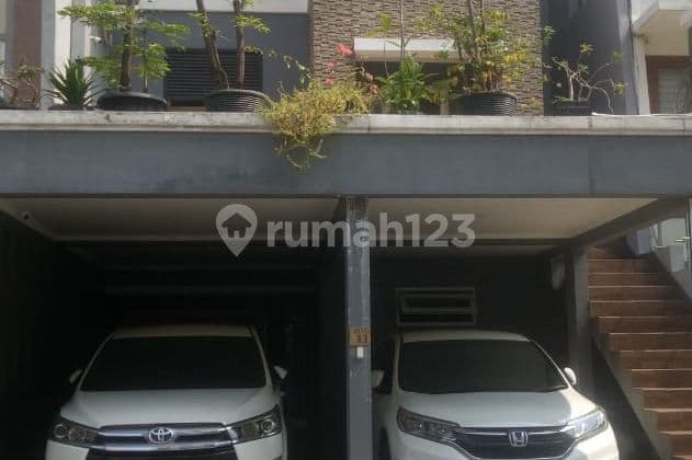 Rumah Mediterania 2 Lantai Shm Bagus Jakarta Selatan