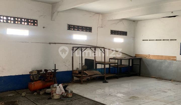 Shop House by Tangerang City Main Road