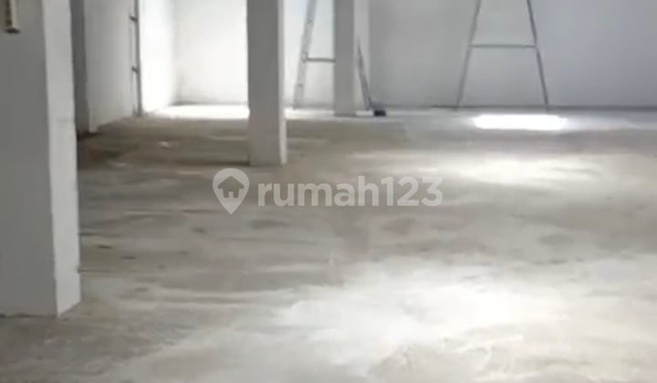 Bebas Pungli Gudang Pinggir Jln Raya Hasyim Ashari Ada Office