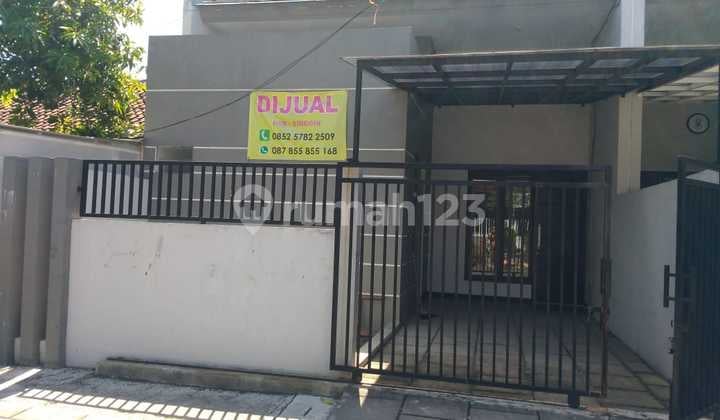 Dijual Murah Harga Nego Rumah Modern Dekat UKP & Tol Waru di Jl. Kutisari, Surabaya Selatan