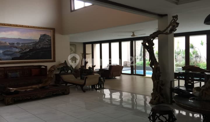 Dijual Cepat Rumah 2 Lantai di Jl Senayan Bawah Jakarta Selatan