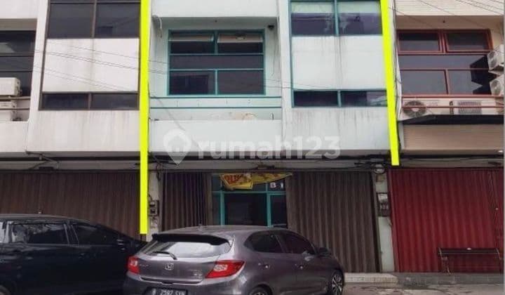 Shop House in Buncit, Well-Maintained & Strategic for Rent