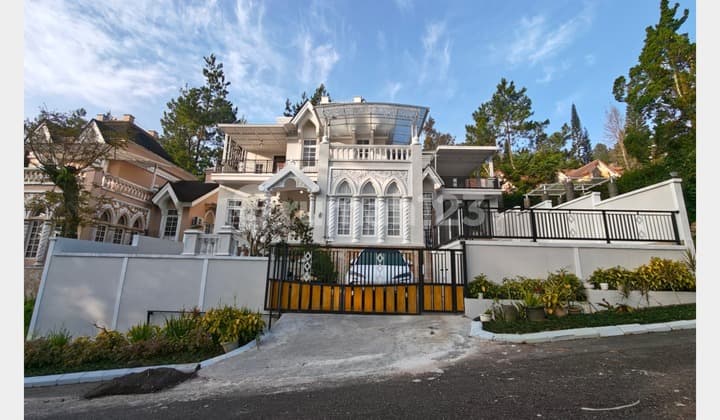 Dijual Penginapan Villa / Resort Hook/Hoek, Puncak Bogor