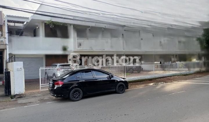 Rumah 2.Lt sekaligus Tanah Posisi Hoek dan Strategis