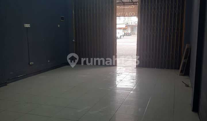 Disewakan Ruko 3 Lantai - Boulevard Hijau (Lokasi Strategis)