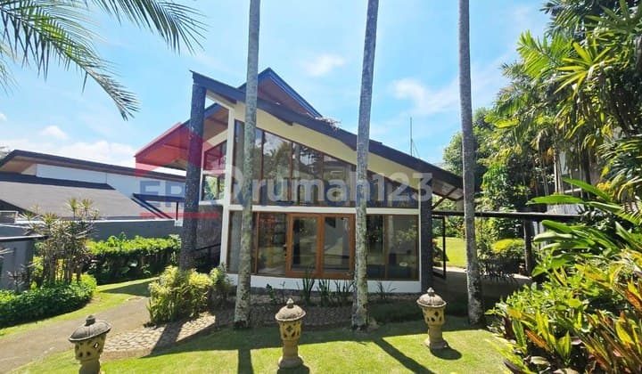 Villa Dalam Perumahan Elit One Gate System Suasana Sejuk dan Asri