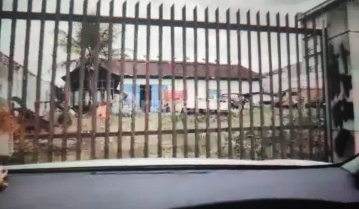 Gudang exit toll karanglo poros jalan strategis