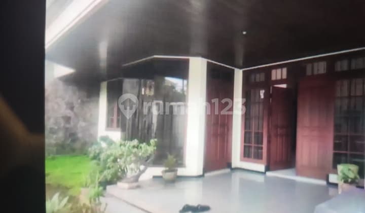 Rumah 2 lantai raya tidar siap huni terawat