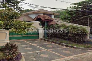 Dijual Rumah dengan Tanah yang Luasdi Bambu Apus Pamulang
