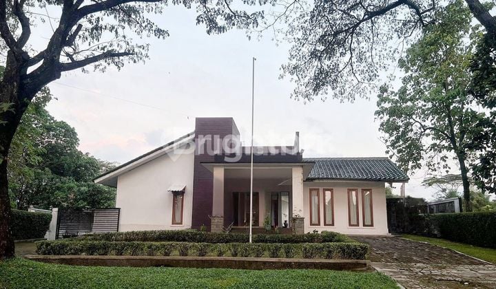 Rumah 3 Lantai Bernuansa Resort di Bukit Golf Hijau Sentul City