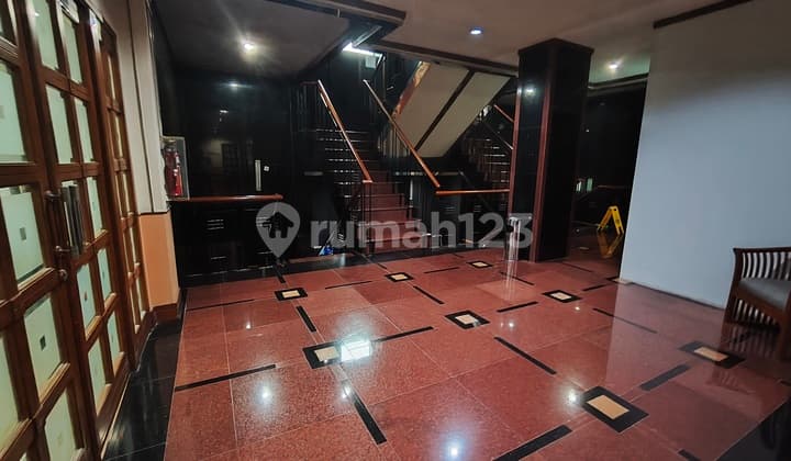 Office Building 2nd Floor, Area 2,518 / Building Area 2,198 M2, 450 Kg Elevator in Pejaten, South Jakarta