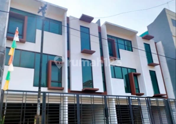 Mini Building Ada Lift 8 Penumpang di Jatinegara, Jaktim
