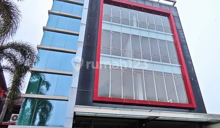 5-Story Building Including Rooftop with Elevator in Otista, East Jakarta