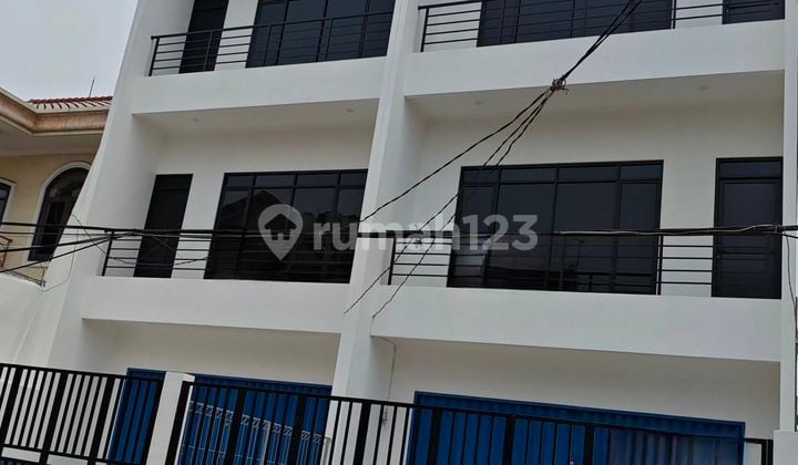 New 3-Story Shop House 6x21 M in Mangga Besar, West Jakarta New 3-Story Shop House 6x21 M in Mangga Besar, West Jakarta