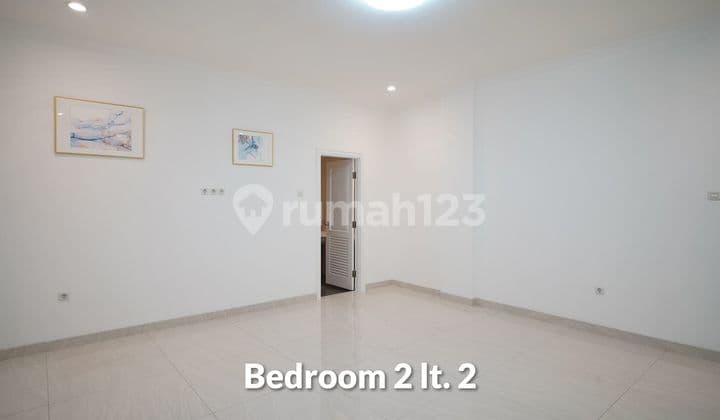 Rumah Mewah 2 Lantai Luas 1.148 M2 Semi Furnish Di Kemang, Jaksel