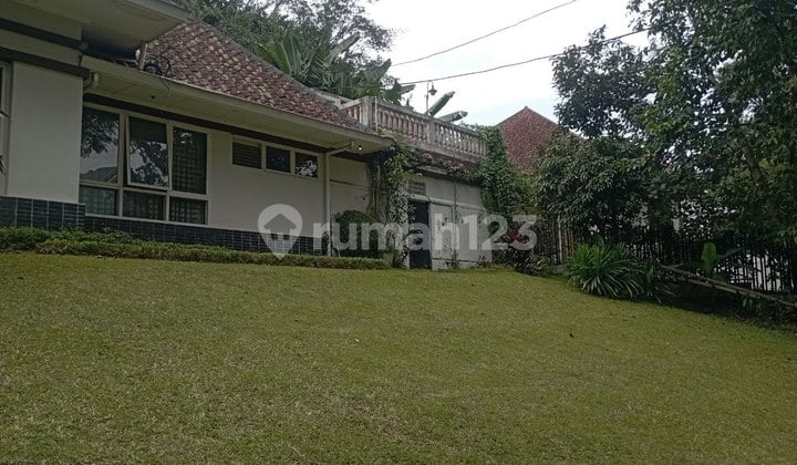 Rumah Klasik Terawat Tengah Kota Bandung LT 1.336 M² Jalan Utam