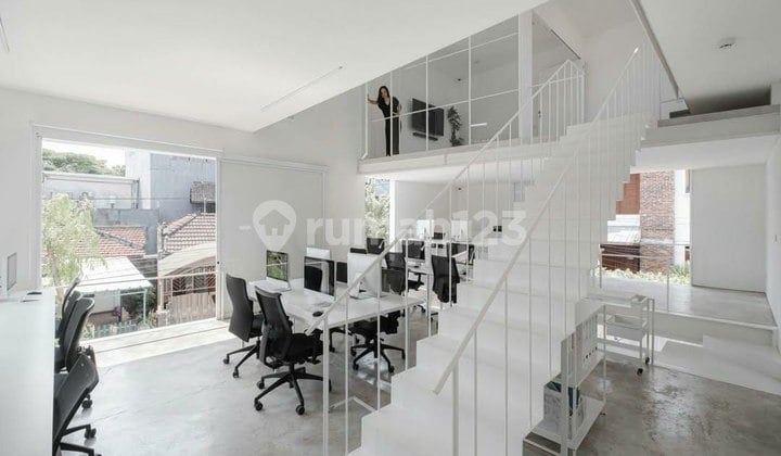 Rumah Kantor Modern 3 Lantai di Turangga Bandung Siap Pakai