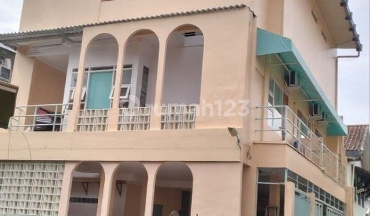 Rumah Kost 12 KT Aktif Full Isi di Pusat Kota Bandung