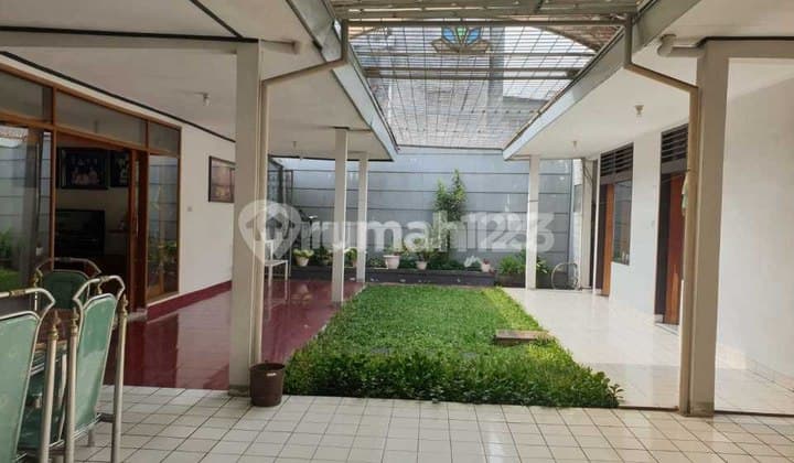 Rumah Siap Huni di Pusat Kuliner dan Perbelanjaan di Lengkong Bandung Kota