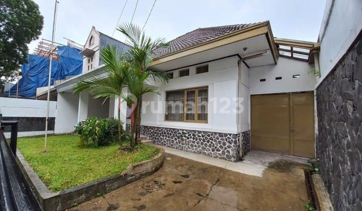 rumah lama murah terawat di sayap riau bandung