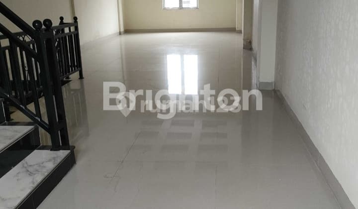 Ruko Baru 3 1/2 Lantai Dipinggir Jalan, Siap Huni Di Medan Area