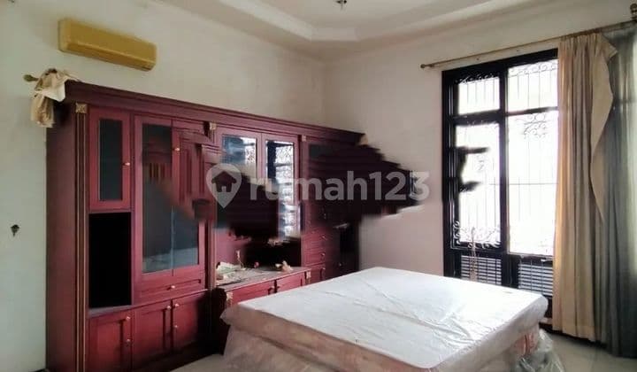 Dijual Rumah Mewah Graha Family Strategis Siap Huni