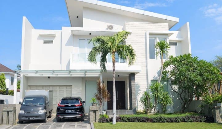 Dijual Rumah Mewah Pakuwon Indah Cantik Luxury Strategis Siap Huni