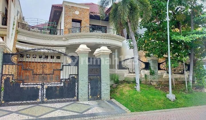 Dijual Rumah Mewah Graha Family Strategis Siap Huni