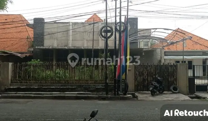 For Sale: Land Area Related House on Jl Sulawesi, Surabaya - Minimalist, Strategic, Ready to Occupy II