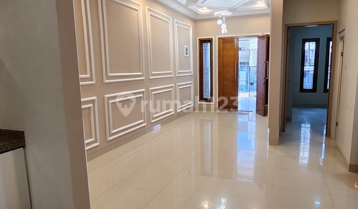 QUICK SALE READY-TO-OCCUPY 2-STORY CORNER HOUSE