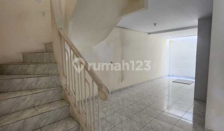 For Rent in November: Pelepah Indah House, Kelapa Gading, Near Kelapa Gading Mall, 3 Standard Bedrooms.