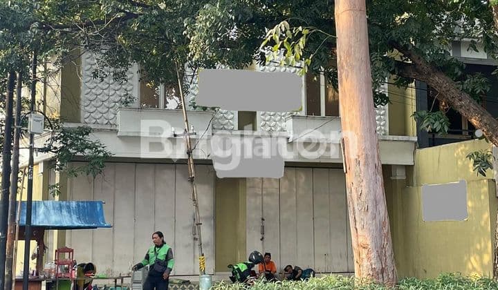 RUKO 2 LANTAI STRATEGIS PUSAT KOTA SOLO JALAN RAYA UTAMA DEKAT PASAR KEMBANG