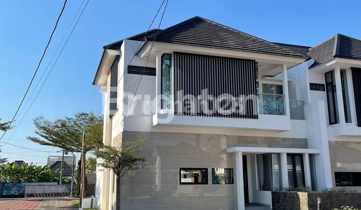 RUMAH 2 LANTAI CLUSTER ELIT COLOMADU