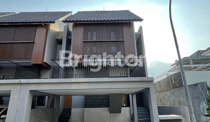 RUMAH MEWAH 2 LANTAI CLUSTER EXCLUSIVE COLOMADU