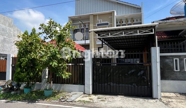 RUMAH BAGUS 2 LANTAI BANYUANYAR SOLO DEKAT PINTU TOL KLODRAN